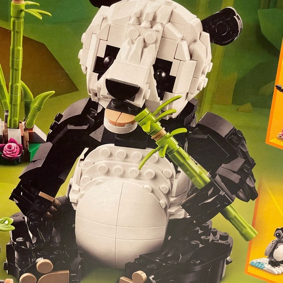 LEGO Creator 3in1 Panda Family Building Set - 31165 626Pcs 8+ NIB Sealed - Picture 2 of 11